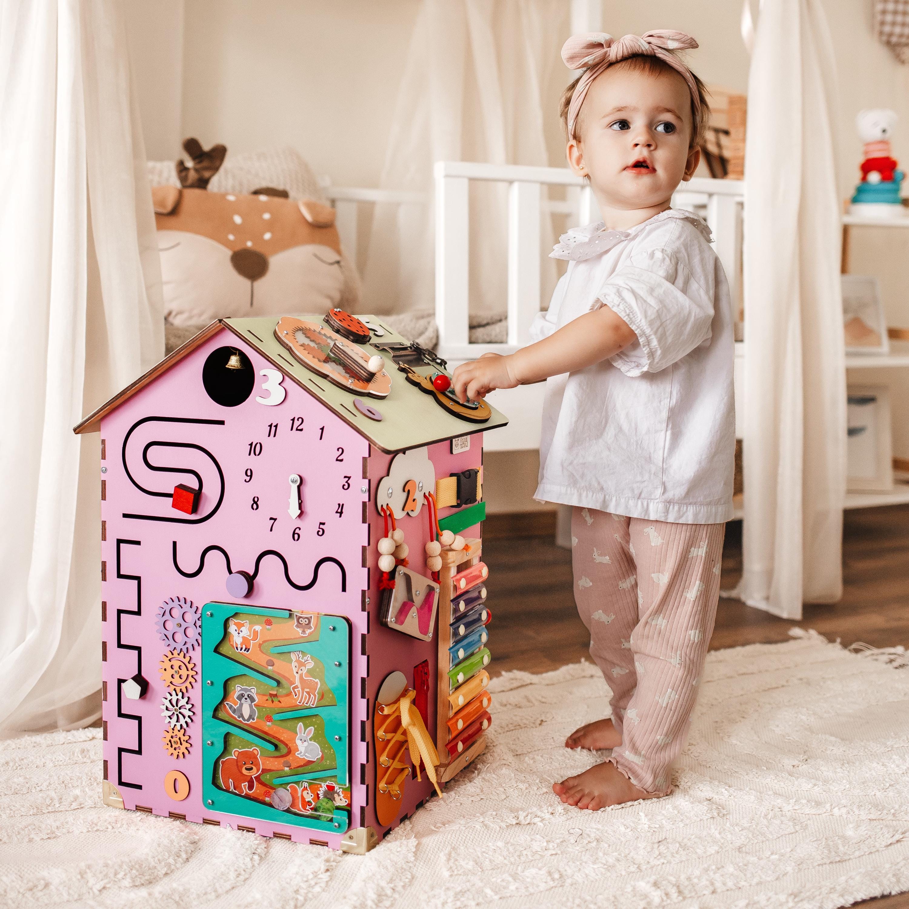 activity house,
wooden busy house,
busy house,
busy house toddler,
learning baby toy,
kids busy house,
baby sensory board,
house montessori,
busy board house,
sensory house,
busy for toddler,
toddler sensory toy,
interactive kids toy,